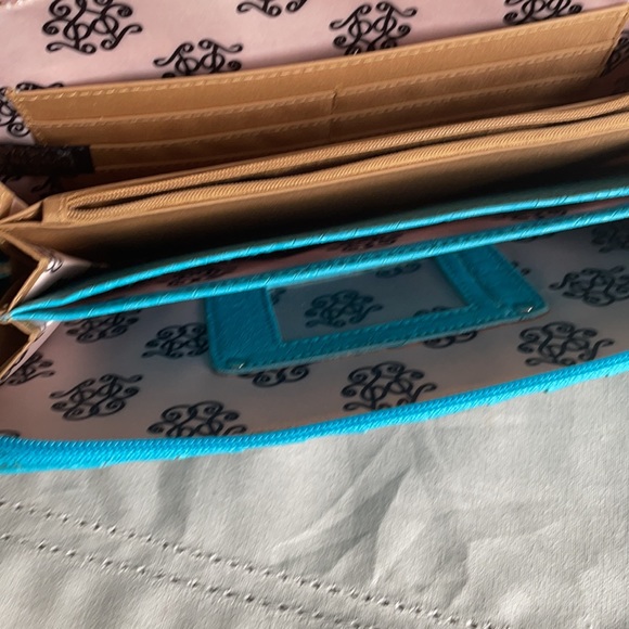 COPY - Jessica Simpson Clutch - Picture 3 of 6